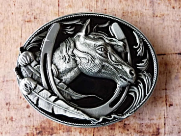 Buckle Gürtelschnalle Pferdekopf mit Hufeisen
