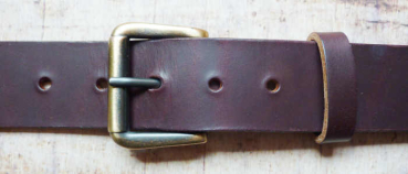 Gürtelschnalle messingfarben 40mm am Gürtel