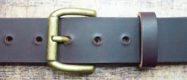 Gürtelschnalle messingfarben 40mm am Gürtel
