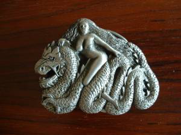 Buckle Drache mit Frau