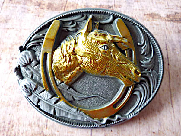 Buckle Gürtelschnalle Pferdekopf mit Hufeisen