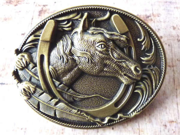 Buckle Gürtelschnalle Pferdekopf mit Hufeisen