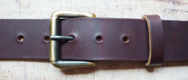 Gürtelschnalle messingfarben 40mm am Gürtel