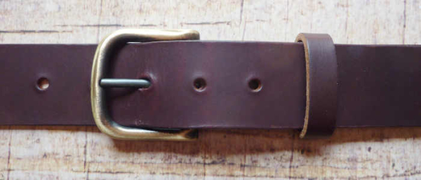 Gürtelschnalle messingfarben 40mm am Gürtel