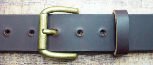 Gürtelschnalle messingfarben 40mm am Gürtel
